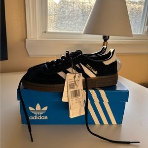 Black Adidas Spezial
